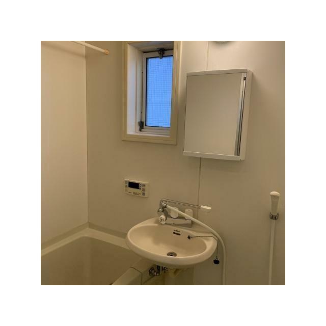 バス・シャワールーム　追い焚き機能付きバス。