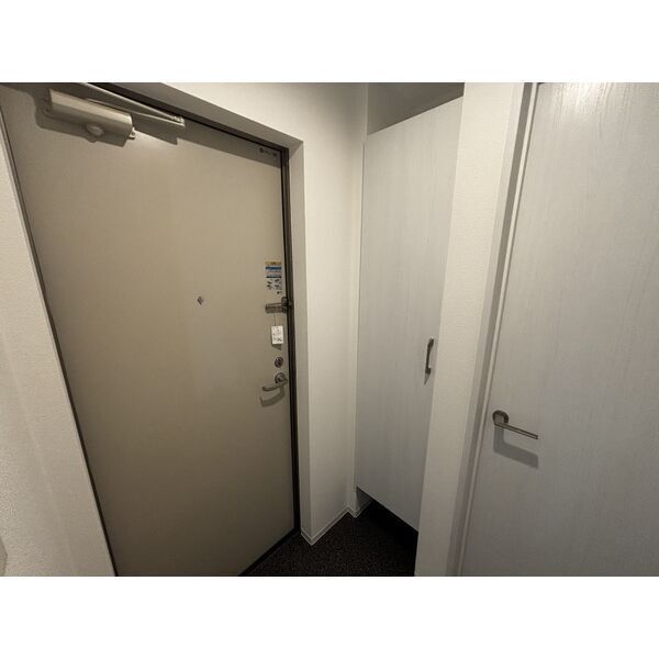 玄関　※同シリーズの内装写真となります