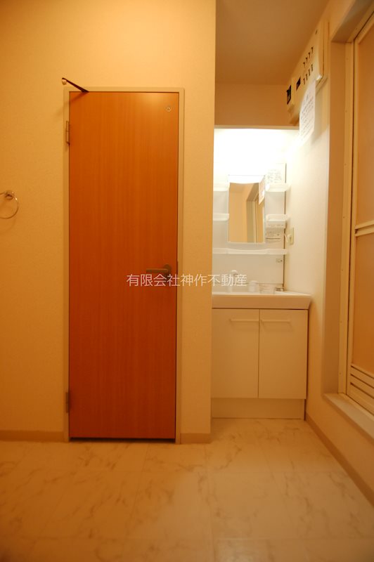 洗面設備　洗面台交換済