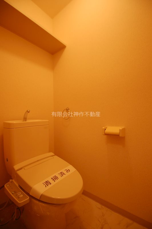 トイレ　温水洗浄便座