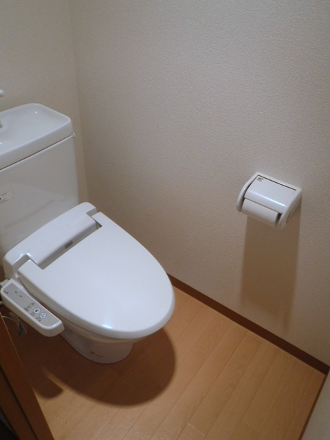 トイレ　ウォシュレット設置済みです。