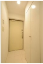 玄関　写真は同タイプ住居です。