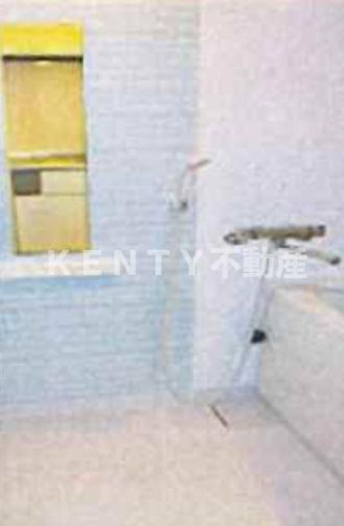 バス・シャワールーム　コンパクトで使いやすいお風呂です