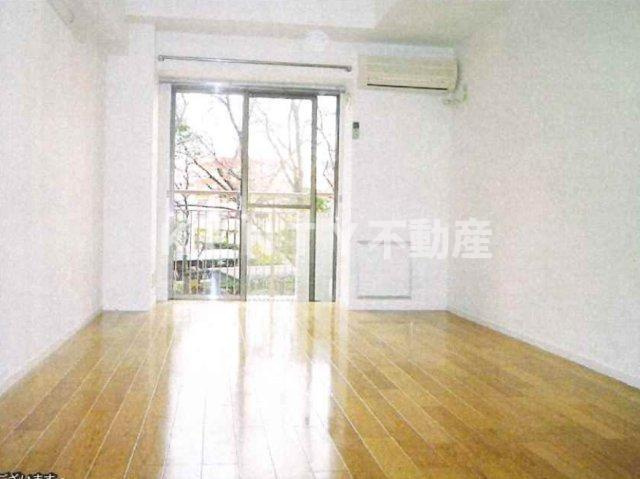 居室・リビング　こちらのリビングで趣味の時間をお楽しみください