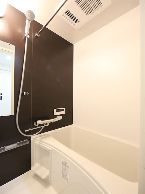 バス・シャワールーム　浴室暖房乾燥機付　追い焚き・オートバス機能付お風呂