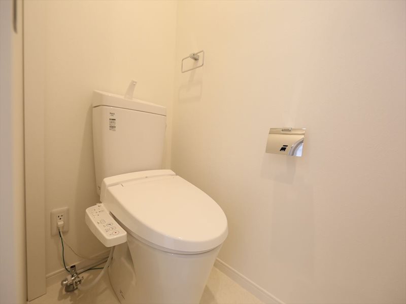 トイレ　温水洗浄暖房便座付トイレ