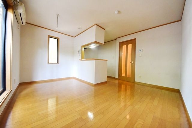 居室・リビング　★二面採光の明るいお部屋です★