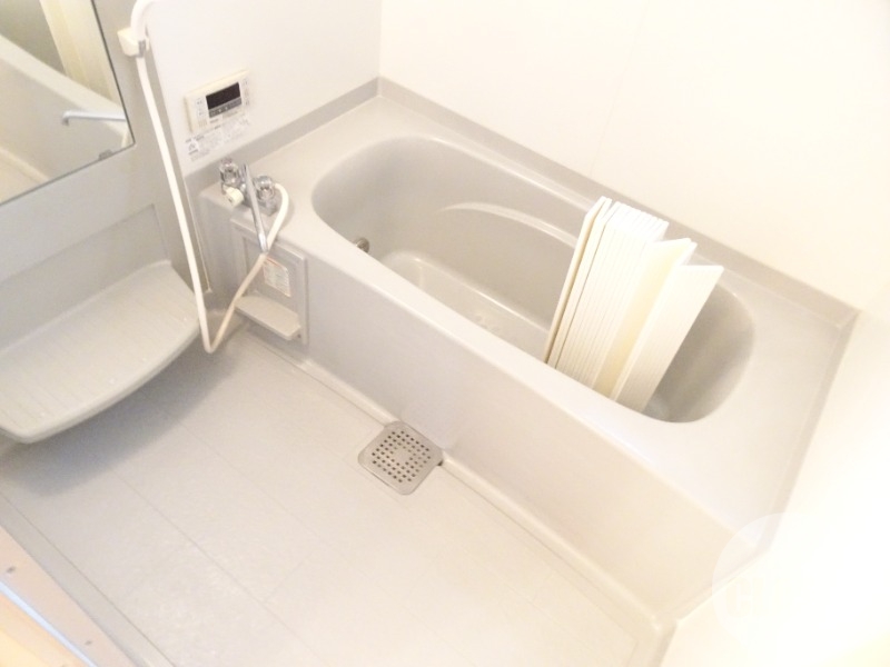 バス・シャワールーム　浴室乾燥機＆追焚機能付き広々バスルーム♪