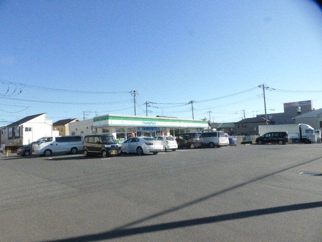 コンビニ　ファミリーマート 吉川さくら店（コンビニ）まで389m
