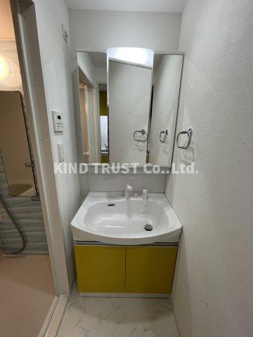 洗面設備　スペースが確保できる洗面所です