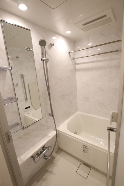 バス・シャワールーム　清潔感のあるバスルーム☆