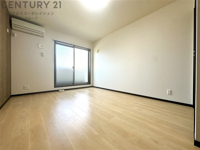 居室・リビング　エアコン付きで快適に過ごせます♪