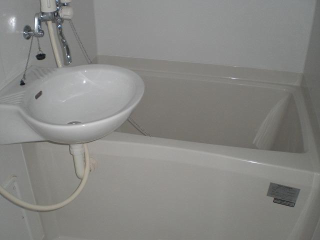 バス・シャワールーム　雨の日に便利な浴室乾燥機能付き♪