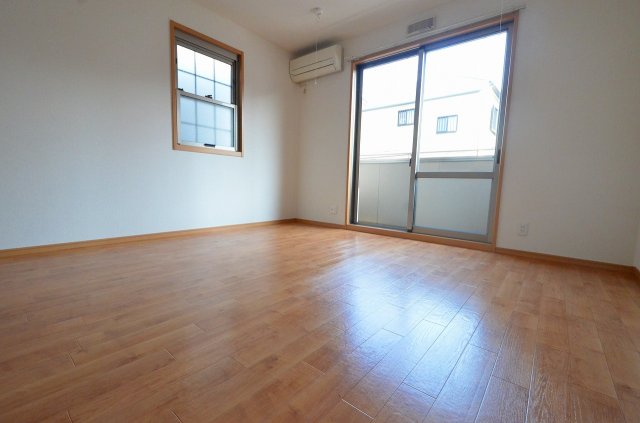 居室・リビング　南向き・2面採光で明るいお部屋です♪