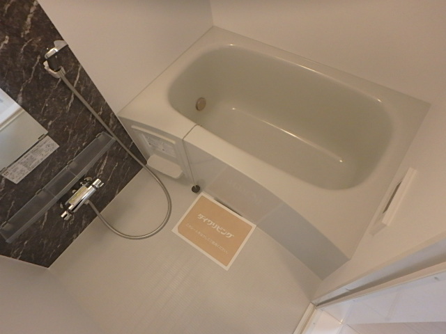 バス・シャワールーム　浴室乾燥機付きです