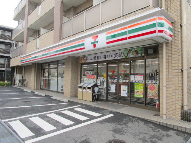 コンビニ　セブンイレブン世田谷代田1丁目店（コンビニ）まで597m
