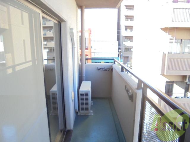 バルコニー　こちらのバルコニーでお洗濯物を干してくださいね