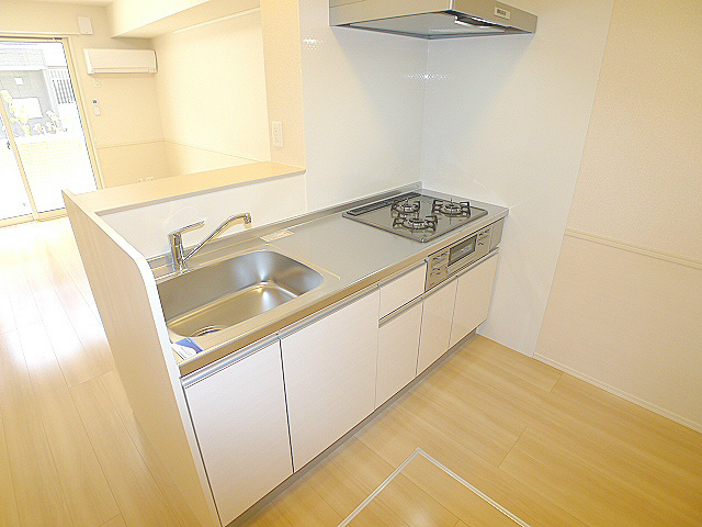 キッチン　3口コンロシステムキッチン