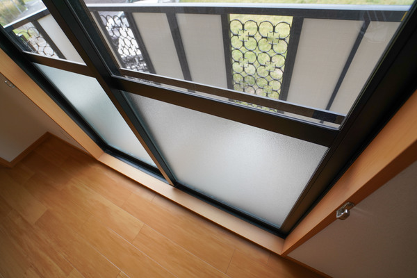 バルコニー　同じ建物の別のお部屋