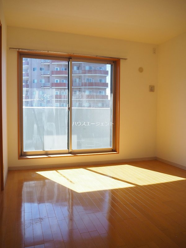 居室・リビング　明るいリビングです☆※参考画像