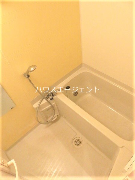 バス・シャワールーム　浴室乾燥機・追い焚き機能付きのお風呂です。※参考画像