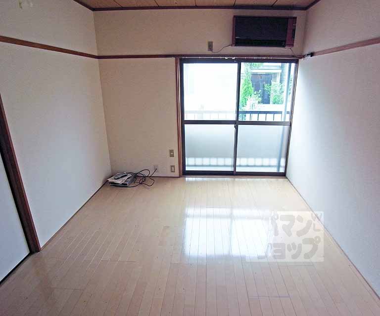 居室・リビング　６帖の洋室です。