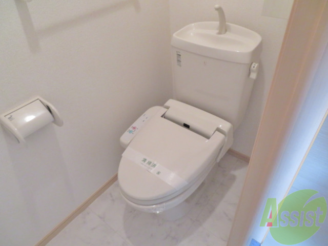 トイレ　トイレはウォシュレット付きです。シャワートイレは嬉しいですね