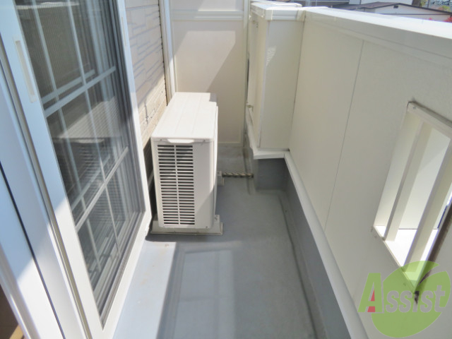 バルコニー　バルコニーは長さも幅も丁度いい広さでゆったり出来そうですね。