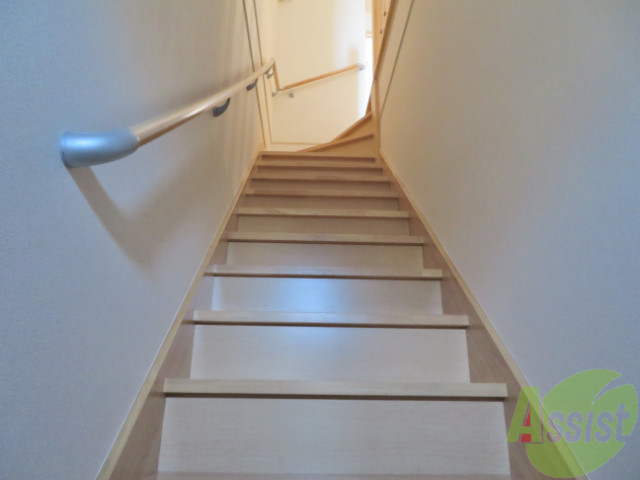 玄関　玄関から撮影しました。階段は高すぎないので、上りやすいですよ