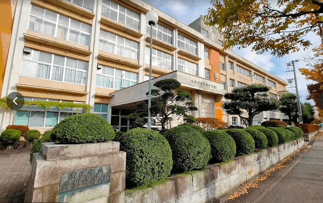 中学校　高岡市立芳野中学校（中学校）まで1187m