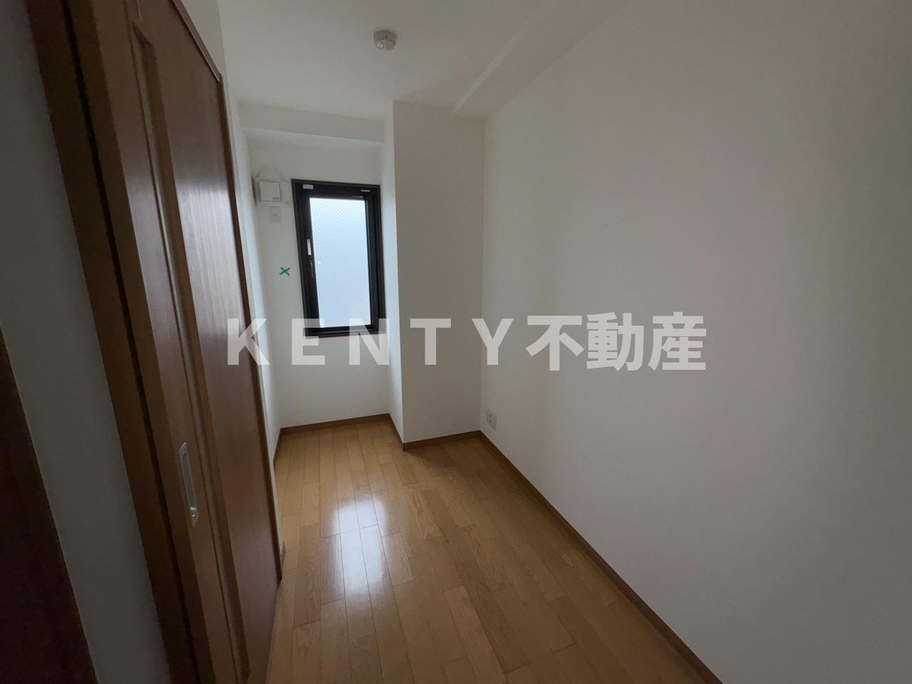 その他部屋・スペース　広くて明るい寝室