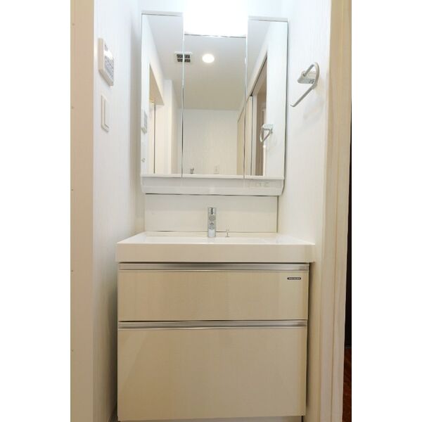 洗面設備　コンパクトで使いやすい洗面所