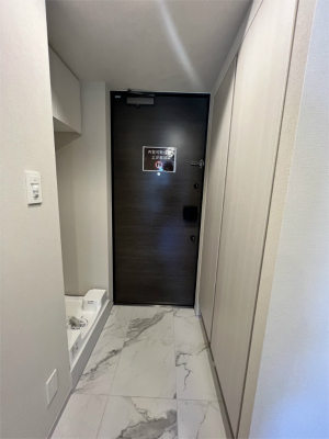 玄関　※別部屋参考写真