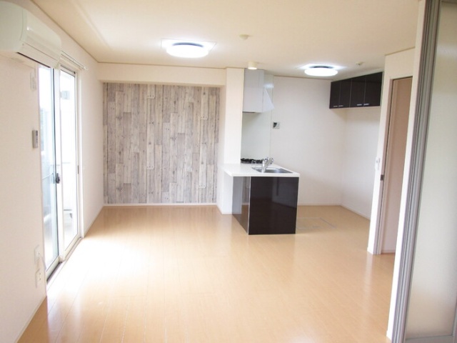 居室・リビング　掲載写真は同型モデルを掲載しており実際のお部屋と仕様等が異な