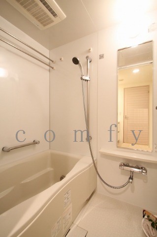 バス・シャワールーム　浴室乾燥機付きバスルーム