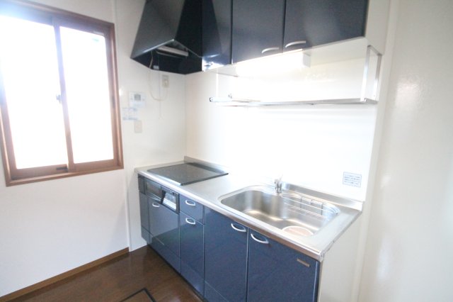 キッチン　参考。同タイプの部屋のお写真です。現況優先。