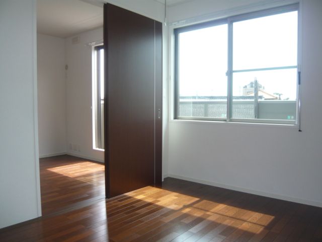 居室・リビング　明るいお部屋です