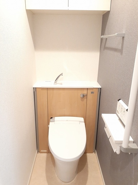 トイレ　温水洗浄便座　WC