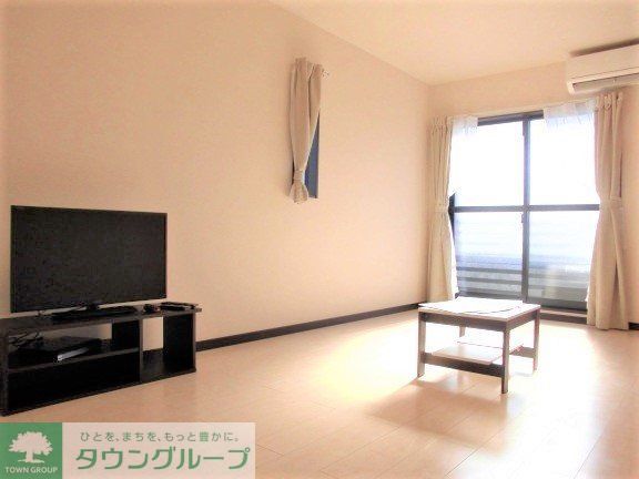 居室・リビング　同タイプ代表写真となり設備仕様は一部異なる場合があります。