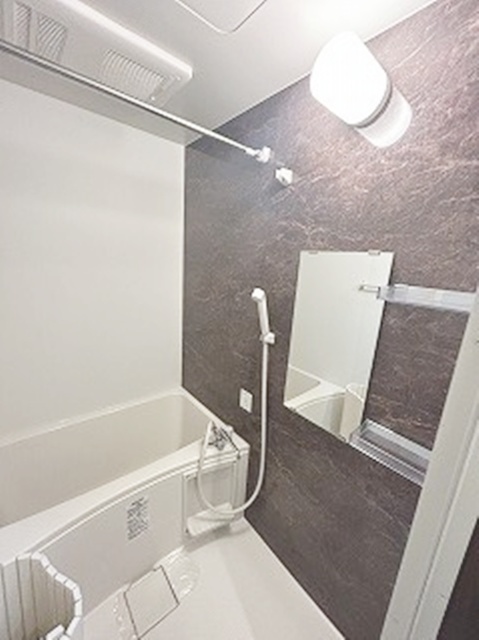 バス・シャワールーム　雨の日でも安心の浴室乾燥機付きです♪