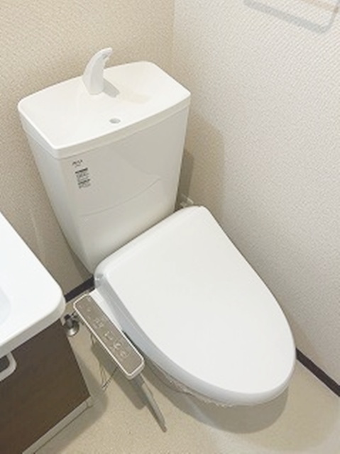 トイレ　嬉しい温水洗浄便座♪