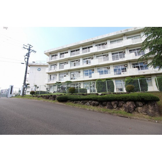 中学校　仙台市立鶴が丘中学校（中学校）まで1134m