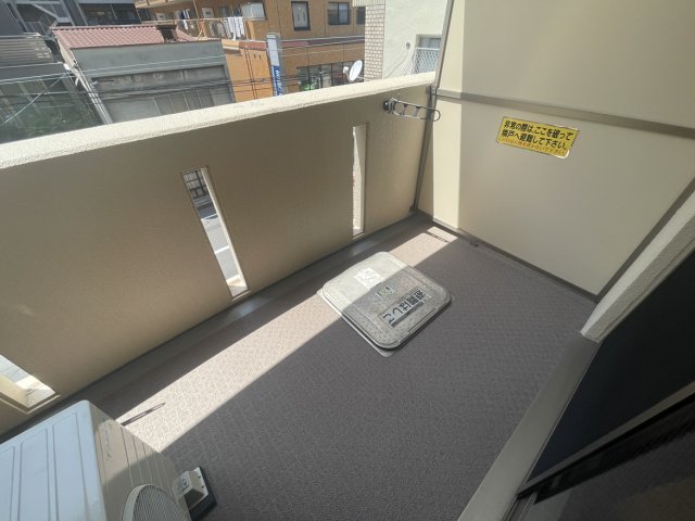 バルコニー　同物件別号室の写真です。