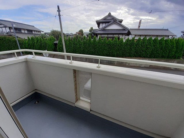 バルコニー　バルコニーからの眺めを楽しみながら食事をしませんか