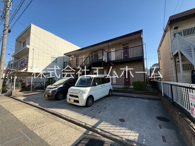 建物外観　外観　宅配ＢＯＸ　敷地内平面駐車場