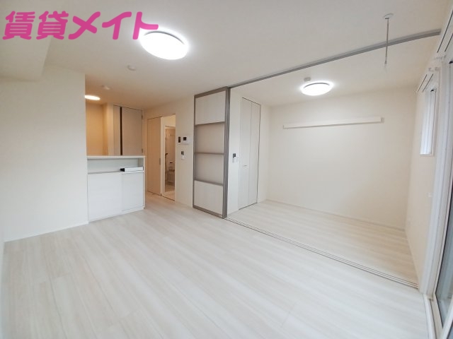 居室・リビング　反転タイプ参考写真