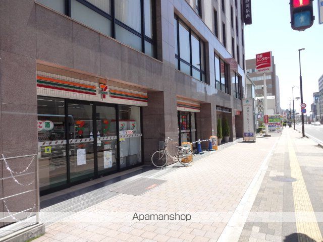 コンビニ　セブンイレブン（コンビニ）まで220m