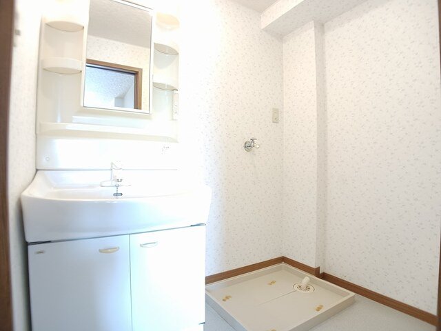 洗面設備　コンパクトで使いやすい洗面所