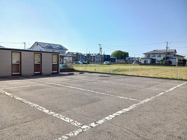 駐車場　車をお持ちの方に嬉しい駐車場付きの物件です