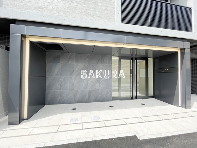 エントランス　お洒落な建物デザイン♪